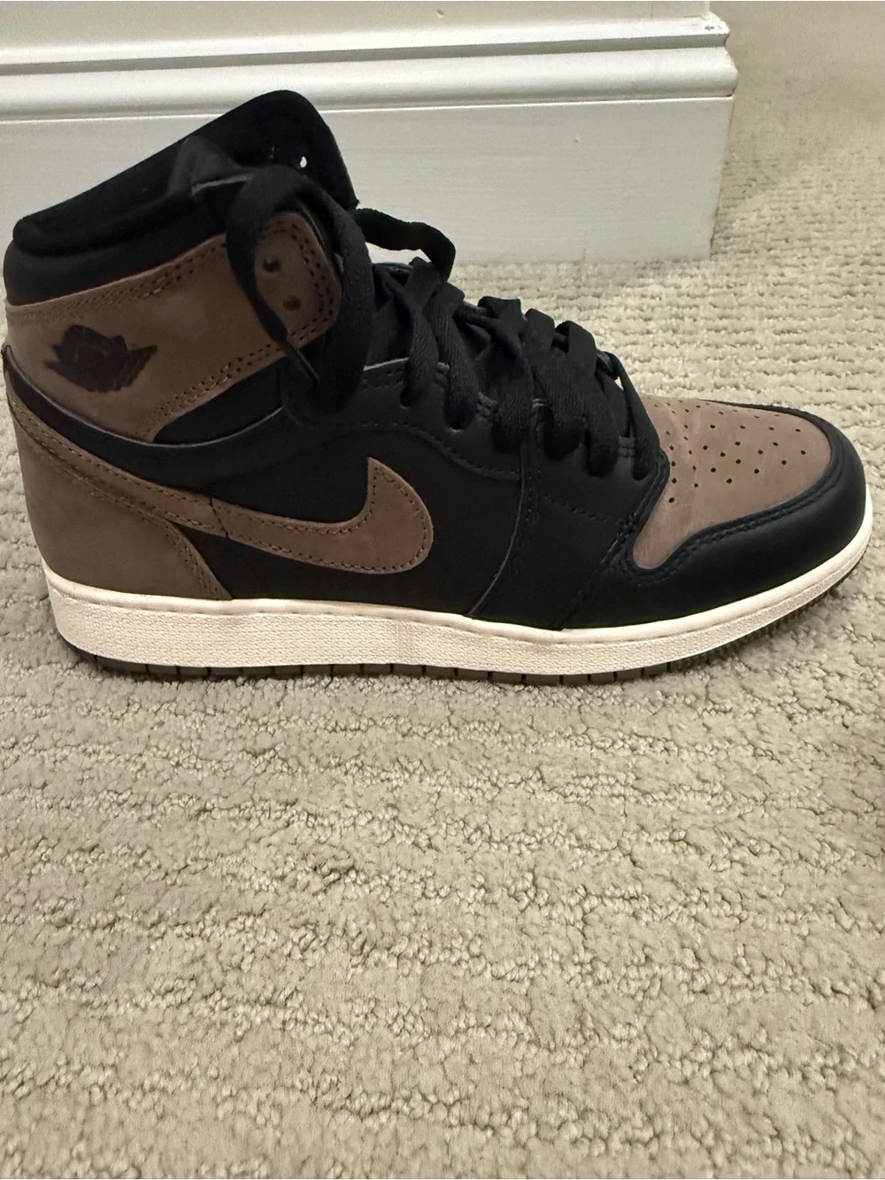 $100 Nike Youth High-Top Sneakers size 7- Black & Brown - worn once like new